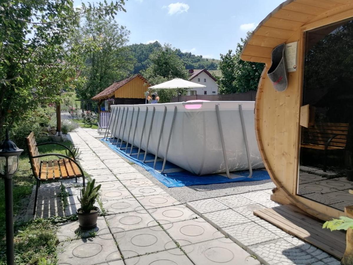 Pod Orehom Drvena Kuca I Sauna Hotell Krapina Eksteriør bilde