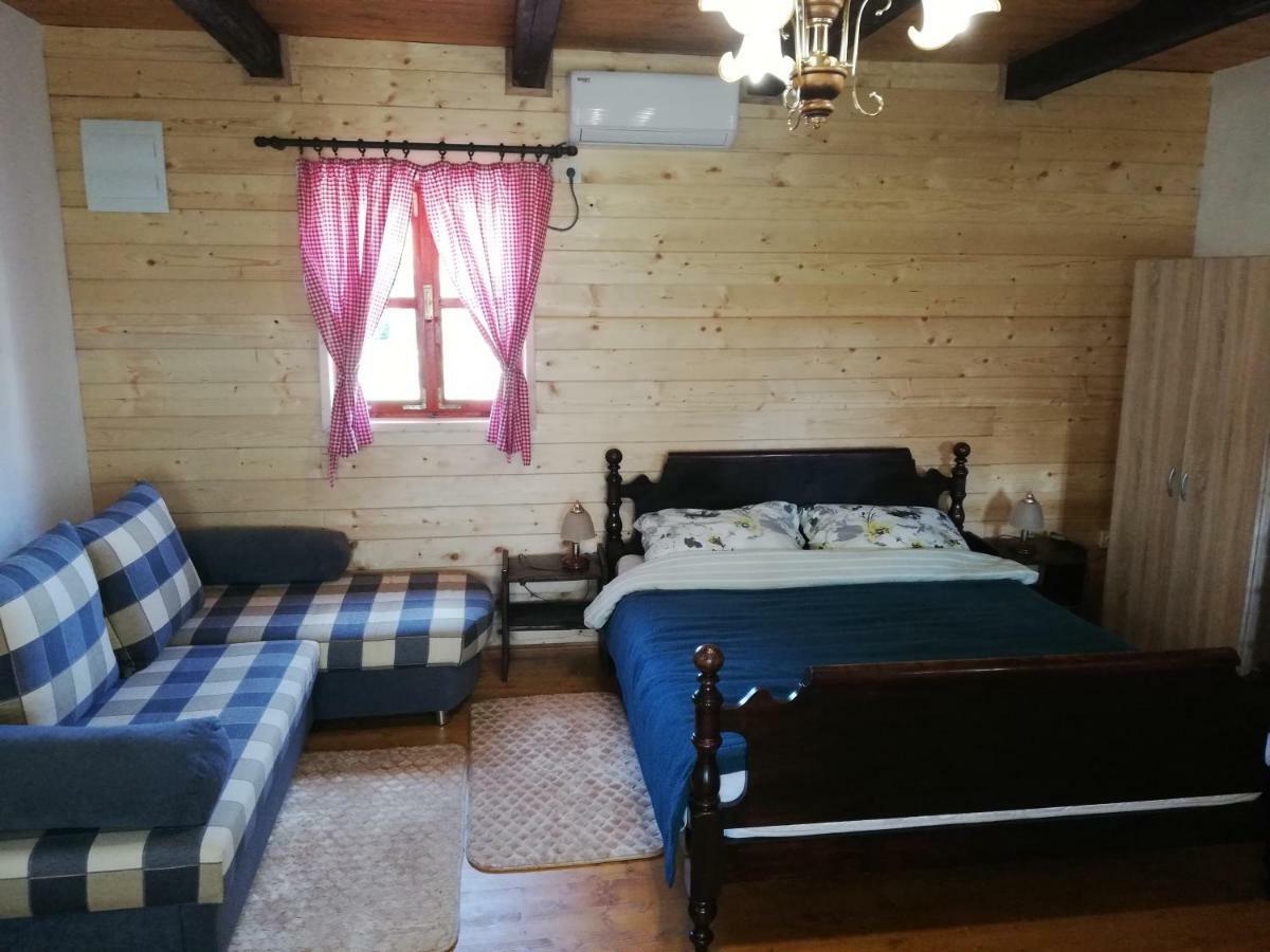 Pod Orehom Drvena Kuca I Sauna Hotell Krapina Eksteriør bilde