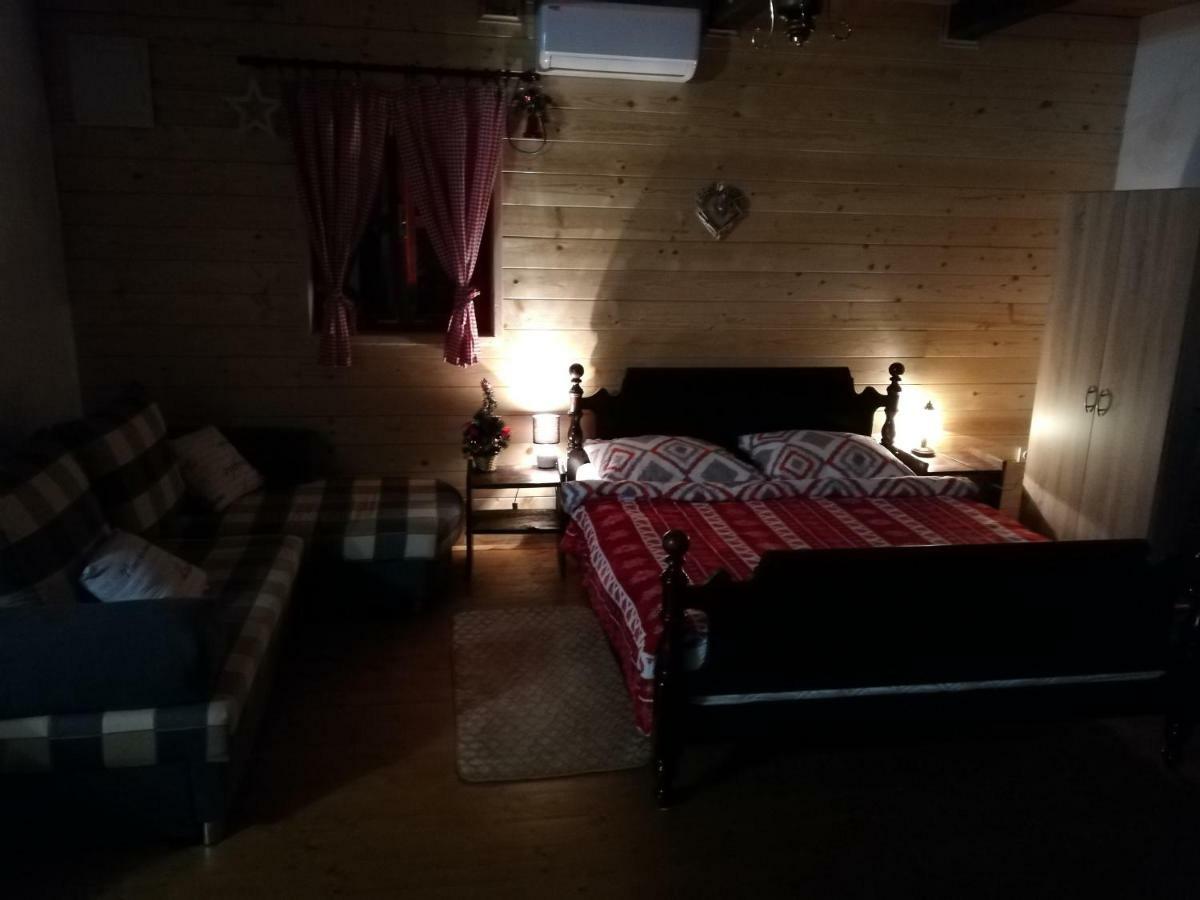 Pod Orehom Drvena Kuca I Sauna Hotell Krapina Eksteriør bilde